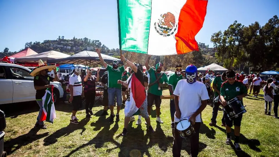 Selección Mexicana: Afición azteca recibió con fiesta al Tri en el Rose Bowl