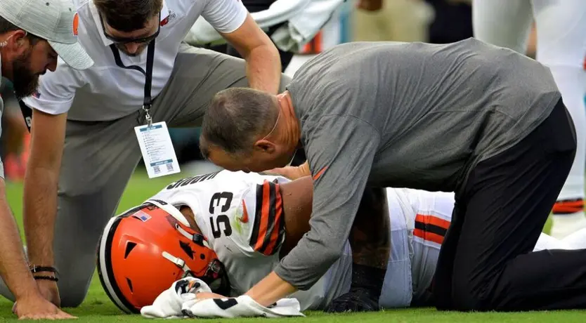 Video: Nick Harris de los Browns sufrió una lesión que lo dejará fuera toda la temporada