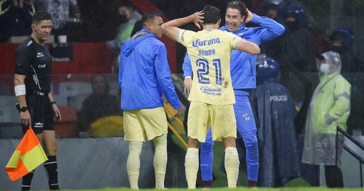 Video: Henry Martín emuló a Biyik festejando con baile de la 