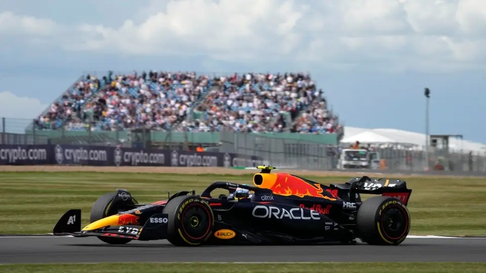 Checo Pérez tras la P2 del GP de Silverstone: 'El auto está lejos de lo que hice en simulaciones'