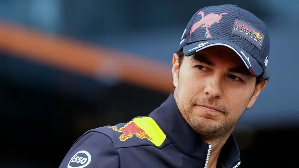 Checo Pérez: Niño vende botana para poder conocer al piloto tapatío