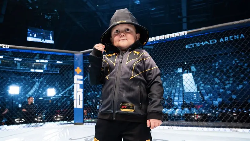 Hasbulla vence a Charles de Oliveira y obtiene su primer titulo en la UFC