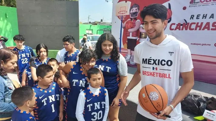 Gael Bonilla: Encabezó evento en Ecatepec para la rehabilitación de canchas de baloncesto