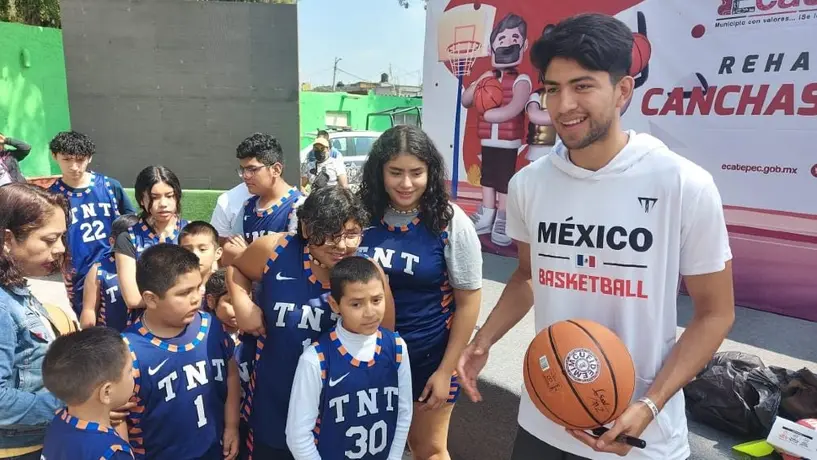 Gael Bonilla: Encabezó evento en Ecatepec para la rehabilitación de canchas de baloncesto