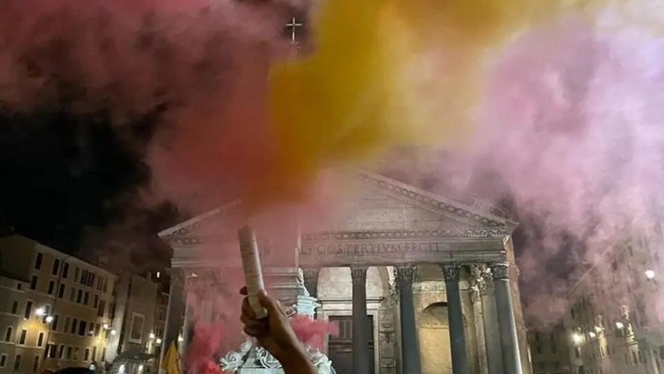 Aficionados de la Roma se comprometieron frente a José Mourinho