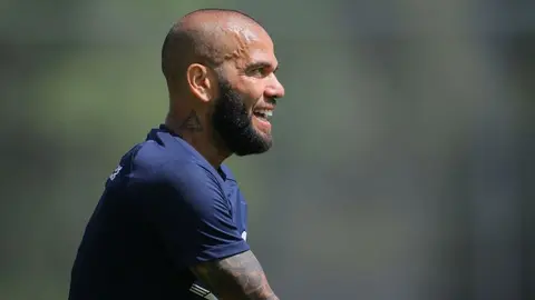 Pumas: Dani Alves encabeza ausencias en primera práctica de Rafael Puente Jr