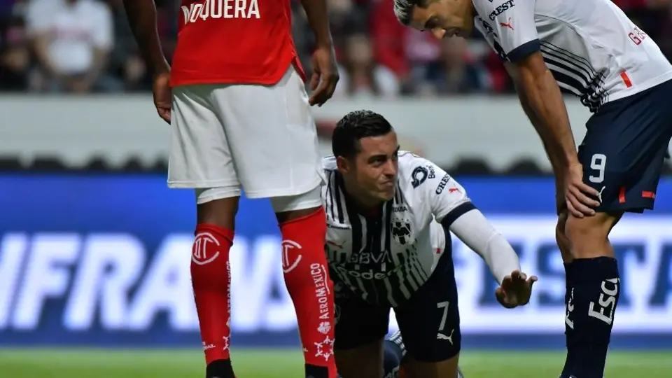 Rayados: Rogelio Funes Mori presentó molestias musculares; no pudo terminar el partido