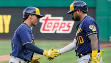Luis Urías: Noveno jonrón de la temporada en triunfo de Brewers