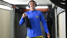 América: Emilio Lara 'dejó' la pelota y se puso a vender dulces en el autobús azulcrema