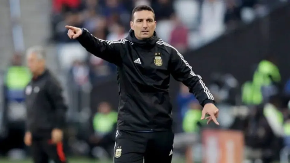 Scaloni tras ver a Lewandowski: 'Lionel Messi es un superclase'