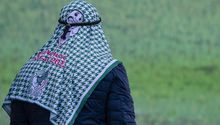 Mexicanos se visten de qataríes y 'asustan' a aficiones rivales