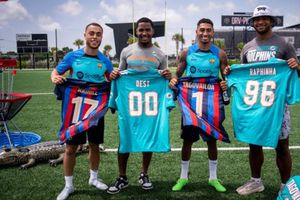 Barcelona: Futbolistas convivieron con jugadores de Miami Dolphins de la NFL