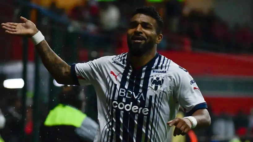 ¿Qué jugadores han pasado por Tigres y Rayados?