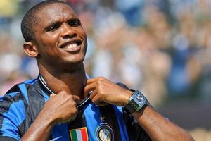 Eto'o ofrece disculpas tras golpear a youtuber en el Mundial de Qatar