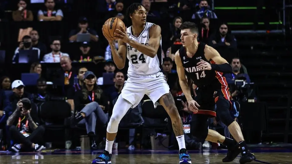 NBA CDMX: Abuelita acaparó los reflectores con épicos festejos en el Spurs vs Heat