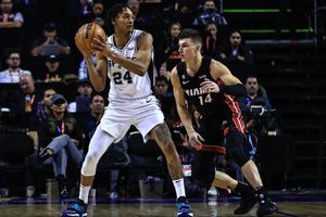 NBA CDMX: Abuelita acaparó los reflectores con épicos festejos en el Spurs vs Heat