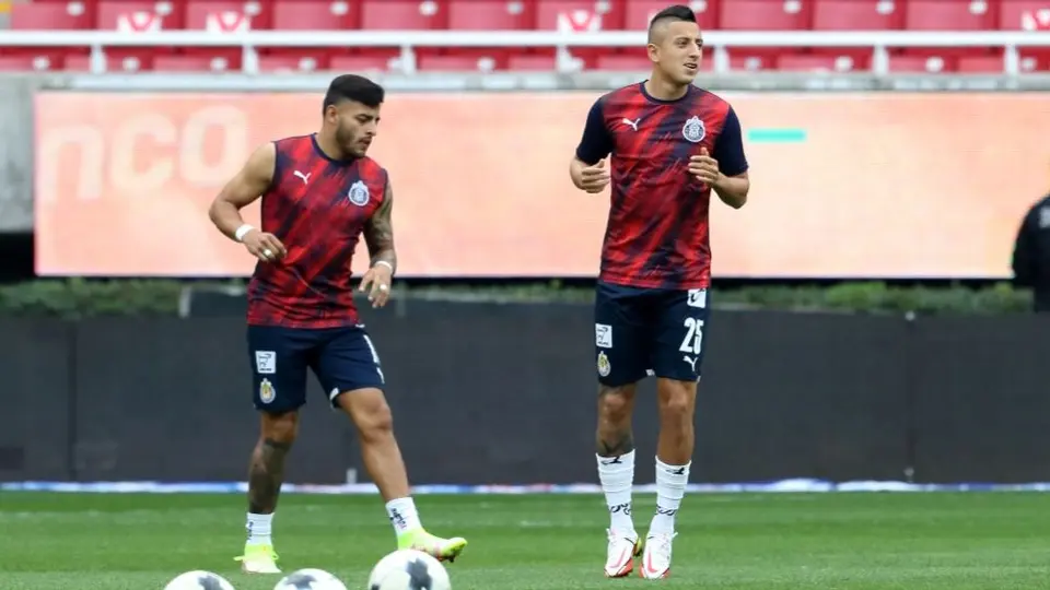 Chivas: Alexis Vega y Piojo Alvarado no estarán en pretemporada por España