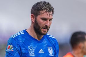 Tigres: Gignac lució exclusivas sandalias previo a un partido de los felinos