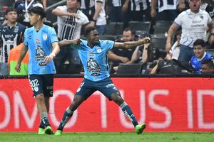 Esposa de Avilés 'explotó' contra Rayados: 'Al carajo, ustedes no me dan de comer'