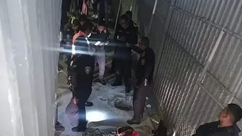 Mueren dos hermanas al caer en coladera en Iztacalco; iban al concierto de Zoé