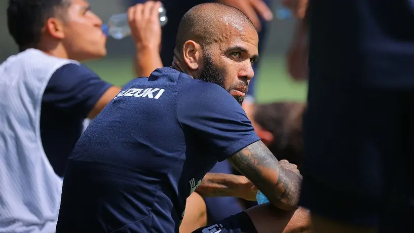Dani Alves: 'En el futbol lo más importante es tener una mente fuerte y un buen pie'