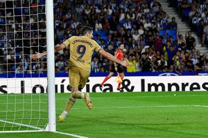Lewandowski le dedicó su primer gol con el Barcelona a su padre