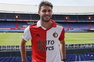 Santi Giménez: Feyenoord presentó su foto oficial con el mexicano como protagonista