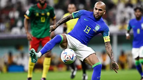 Dani Alves iguala las 125 internacionalidades de Roberto Carlos en la Copa del Mundo 2022