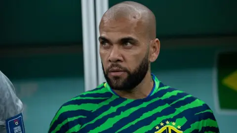 Qatar 2022: Dani Alves será titular y capitán en partido de Brasil contra Camerún