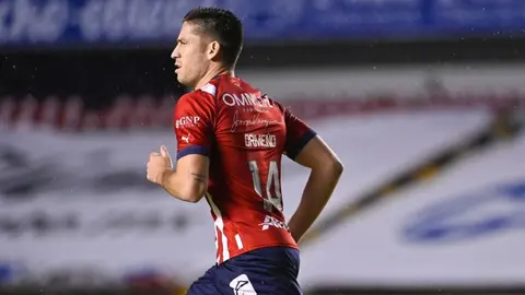 Santiago Ormeño: Falló gol cantado y cometió penal del empate en debut con Chivas