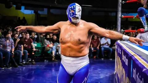CMLL: Blue Panther cae inconsciente y conmocionado en plena lucha