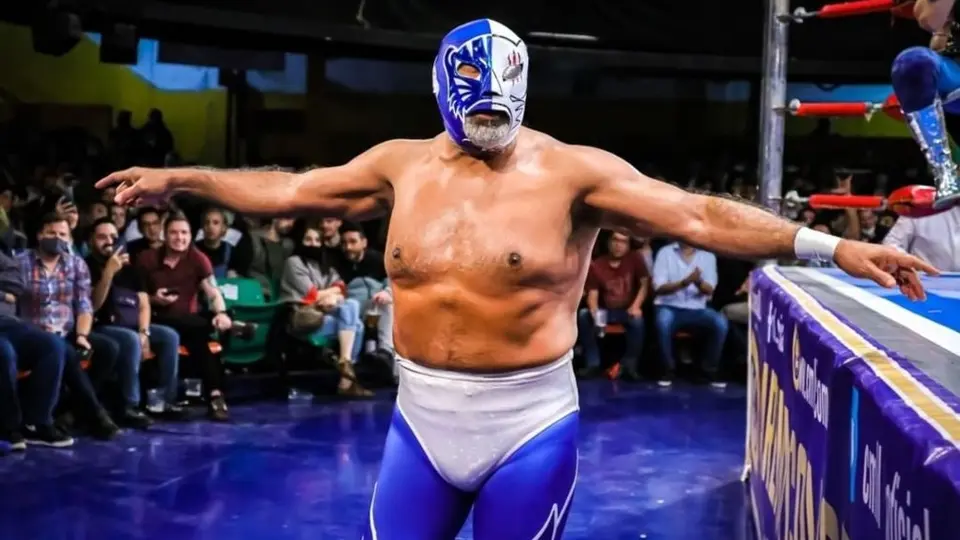 CMLL: Blue Panther cae inconsciente y conmocionado en plena lucha