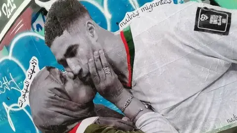 Qatar 2022: Inmortalizan a Achraf Hakimi y su madre con mural en Marruecos