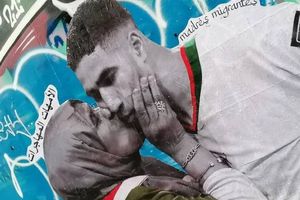 Qatar 2022: Inmortalizan a Achraf Hakimi y su madre con mural en Marruecos