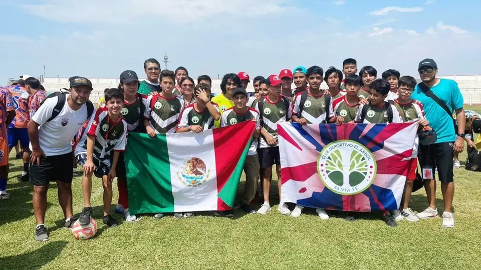 Jóvenes futbolistas de Toluca se encuentran en Perú en medio de los disturbios políticos