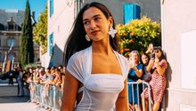 Dua Lipa: Usó un vestido transparente en una boda y opacó a los novios