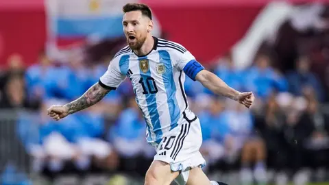 ¿Cuánto cuesta la estampa Panini de Messi en Argentina y en México?
