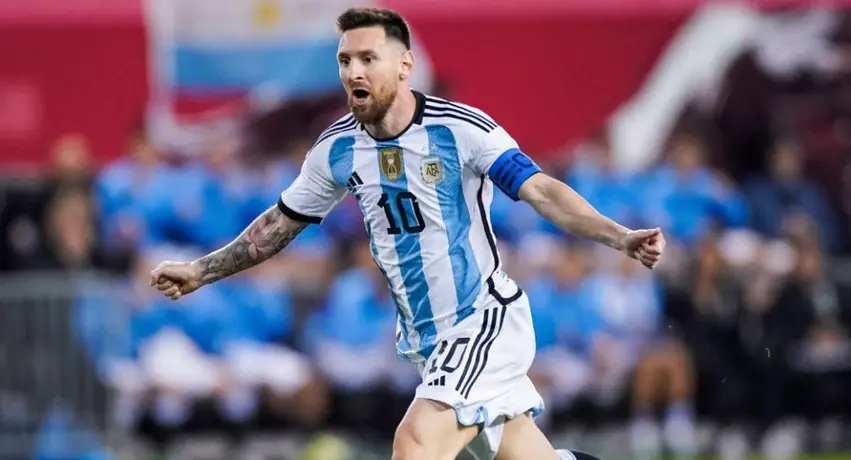 ¿Cuánto cuesta la estampa Panini de Messi en Argentina y en México?