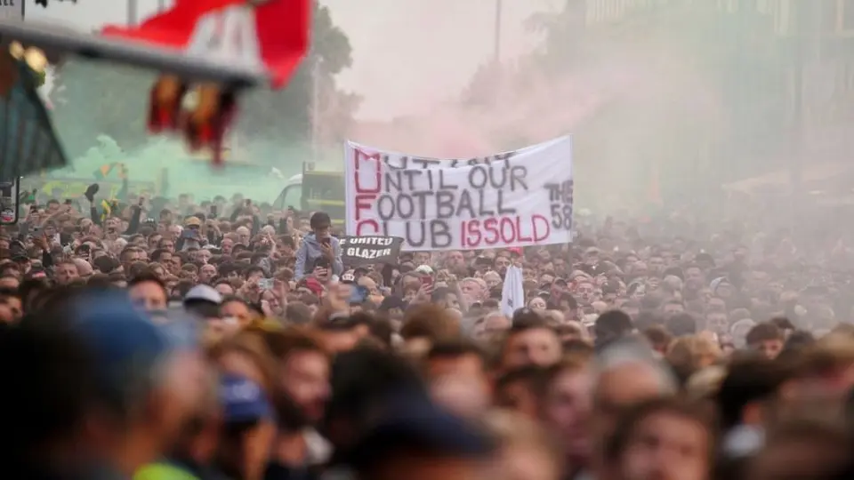 Manchester United: Aficionados se manifestaron en contra de los dueños del club
