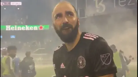 Higuaín rompió en llanto al finalizar su último partido como futbolista profesional