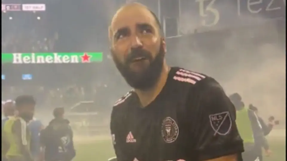 Higuaín rompió en llanto al finalizar su último partido como futbolista profesional