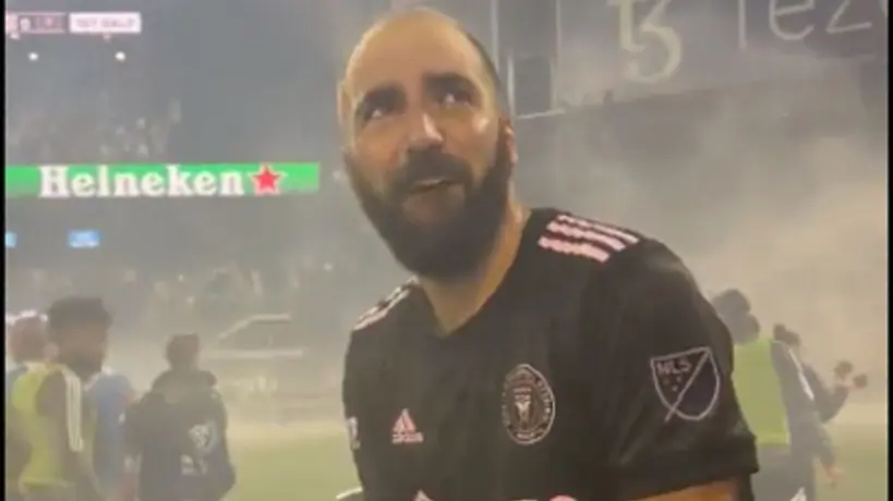 Higuaín rompió en llanto al finalizar su último partido como futbolista profesional