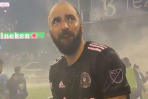 Higuaín rompió en llanto al finalizar su último partido como futbolista profesional