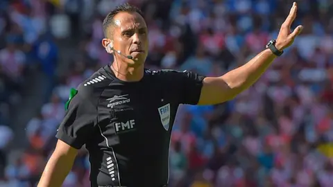 Luis García explotó en transmisión: 'Deja de poner a Santander con Chivas y te evitas un ped...'