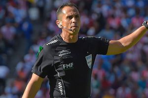 Luis García explotó en transmisión: 'Deja de poner a Santander con Chivas y te evitas un ped...'