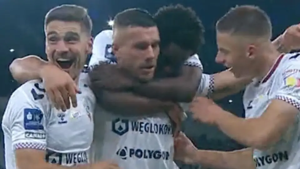 El golazo de Lukas Podolski que le dio la vuelta al mundo y que es merecedor al Puskas