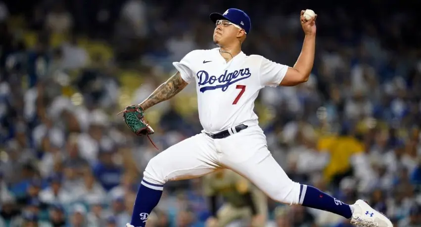 Julio Urías: Sumó su octavo triunfo de postemporada al vencer en el primer juego a los Padres