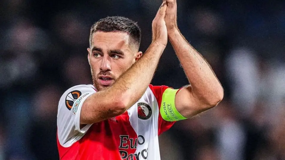 Santiago Giménez: Capitán del Feyenoord rechazó portar brazalete con colores de la bandera LGBT