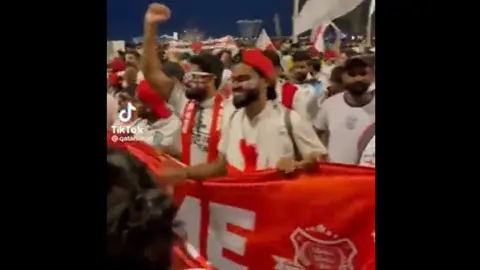 Qatar 2022: Hinchas asiáticos negaron que sean ‘aficionados pagados’