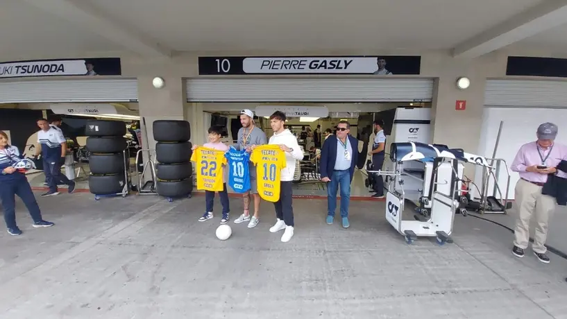 GP de México: Gignac jugó la 'cascarita' con Gasly y Tsunoda en el AHR